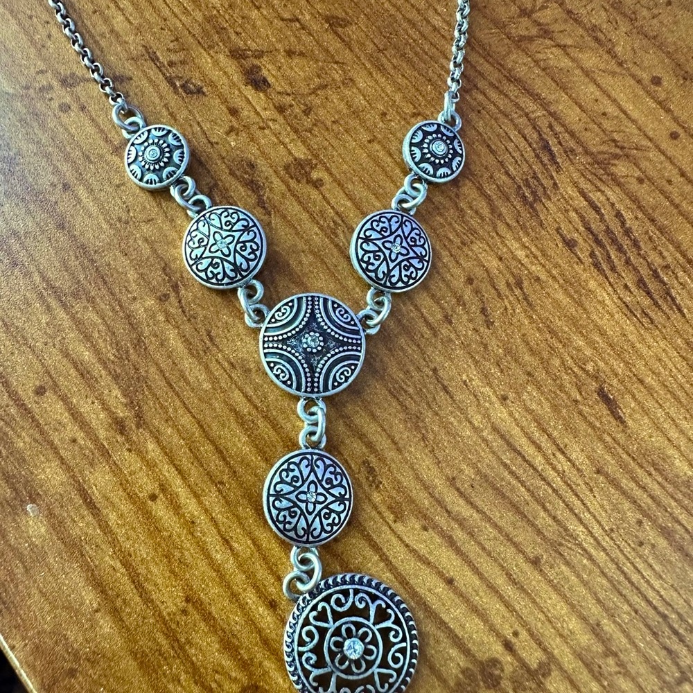 Lia Sophia silver tone adjustable necklace 16-19” ‘demure’ - Picture 3 of 4